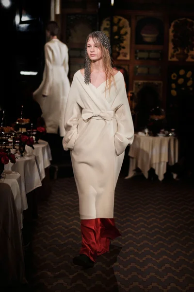 Look 15